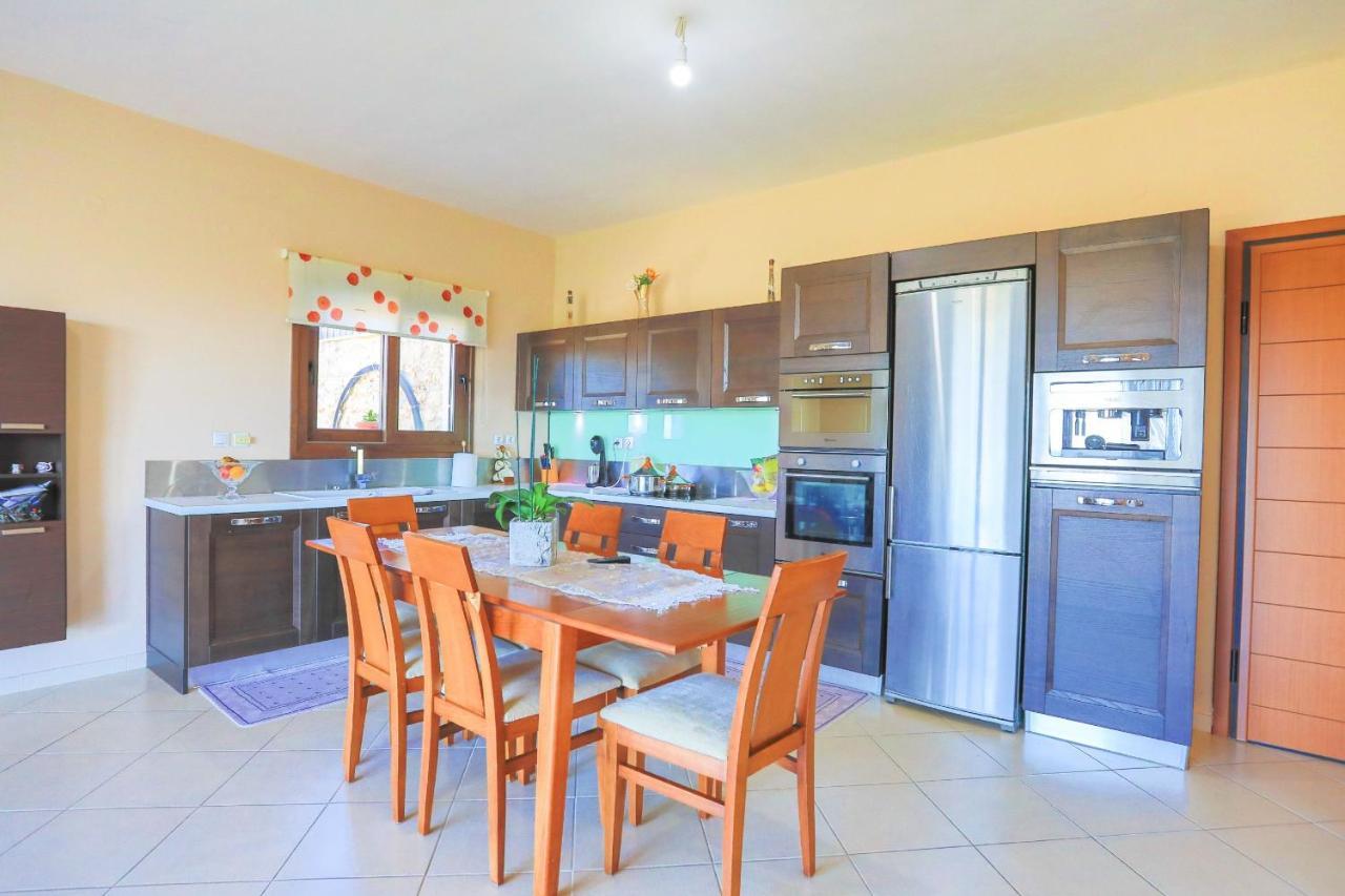 Villa Dersea Akharavi Extérieur photo